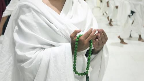 توزیع تسبیح هایی با خاصیت ضدعفونی دست ها در مراسم حج